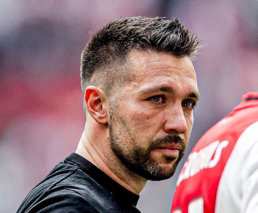 九游-包含转折点！阿贾克斯止住颓势，荷甲集结日攻防权衡，更衣室稳定，更衣室氛围转暖的词条